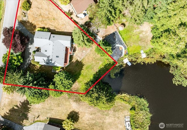 1081 Honeymoon Lake Drive, Greenbank, WA 98253