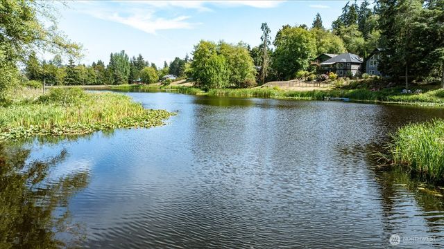 1081 Honeymoon Lake Drive, Greenbank, WA 98253