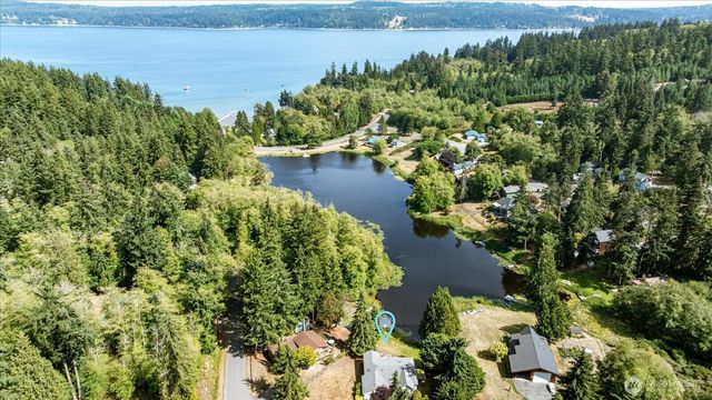 1081 Honeymoon Lake Drive, Greenbank, WA 98253