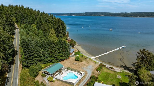 1081 Honeymoon Lake Drive, Greenbank, WA 98253