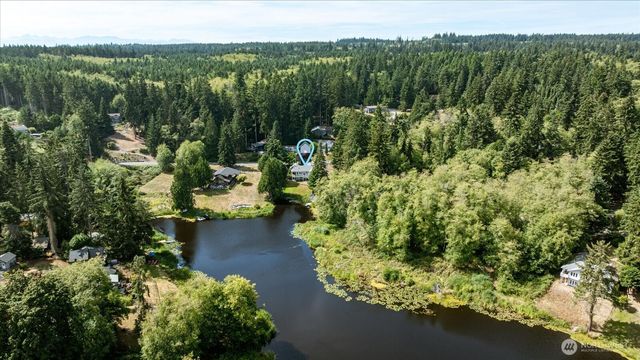 1081 Honeymoon Lake Drive, Greenbank, WA 98253