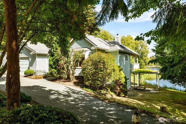 1081 Honeymoon Lake Drive, Greenbank, WA 98253