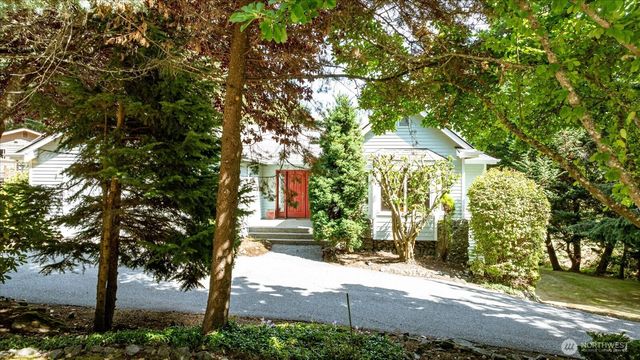 1081 Honeymoon Lake Drive, Greenbank, WA 98253