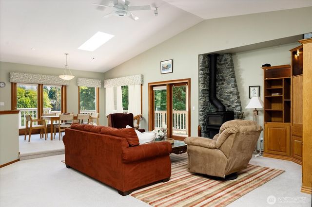 1081 Honeymoon Lake Drive, Greenbank, WA 98253