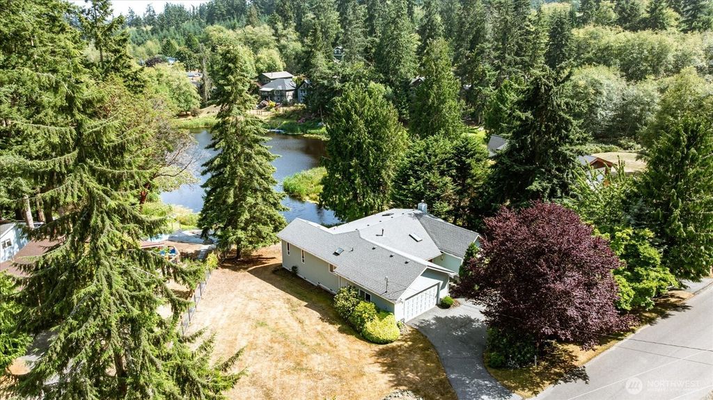 1081 Honeymoon Lake Drive, Greenbank, WA 98253