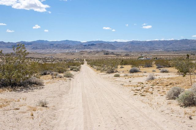 142 Shifting Sands, Joshua Tree, CA 92252