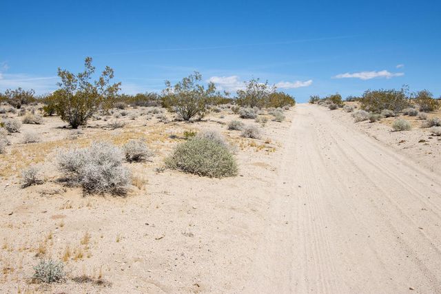 142 Shifting Sands, Joshua Tree, CA 92252