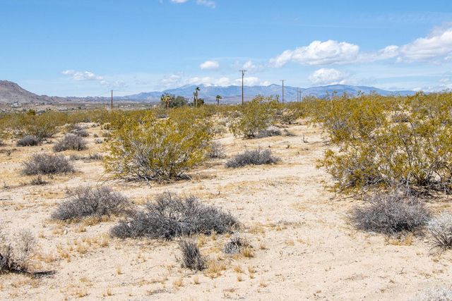 142 Shifting Sands, Joshua Tree, CA 92252