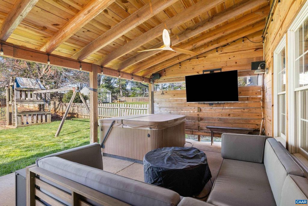 Image 13 of property listing at 1547 BROAD CROSSING RD, Charlottesville, VA 22911