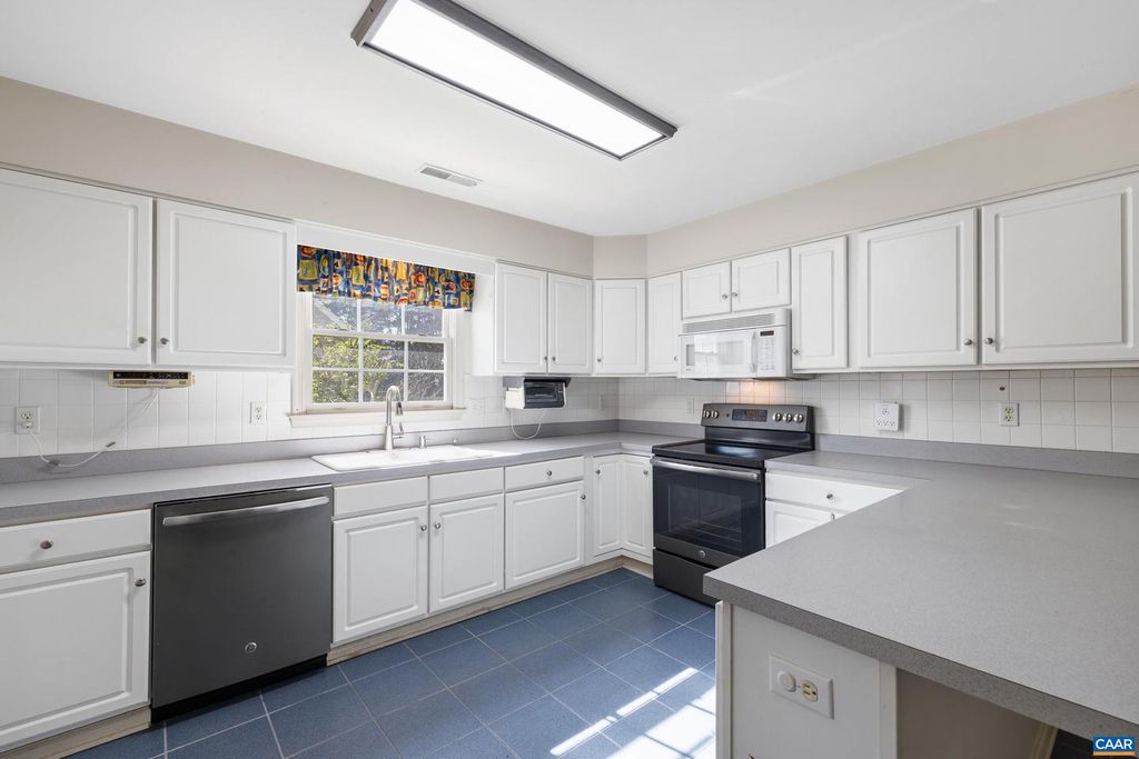 Image 23 of property listing at 1547 BROAD CROSSING RD, Charlottesville, VA 22911