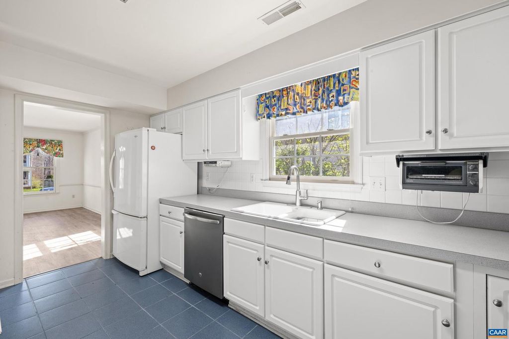 Image 24 of property listing at 1547 BROAD CROSSING RD, Charlottesville, VA 22911