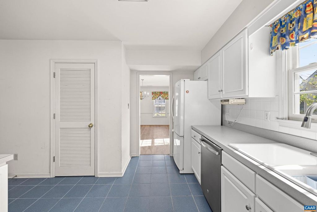 Image 25 of property listing at 1547 BROAD CROSSING RD, Charlottesville, VA 22911