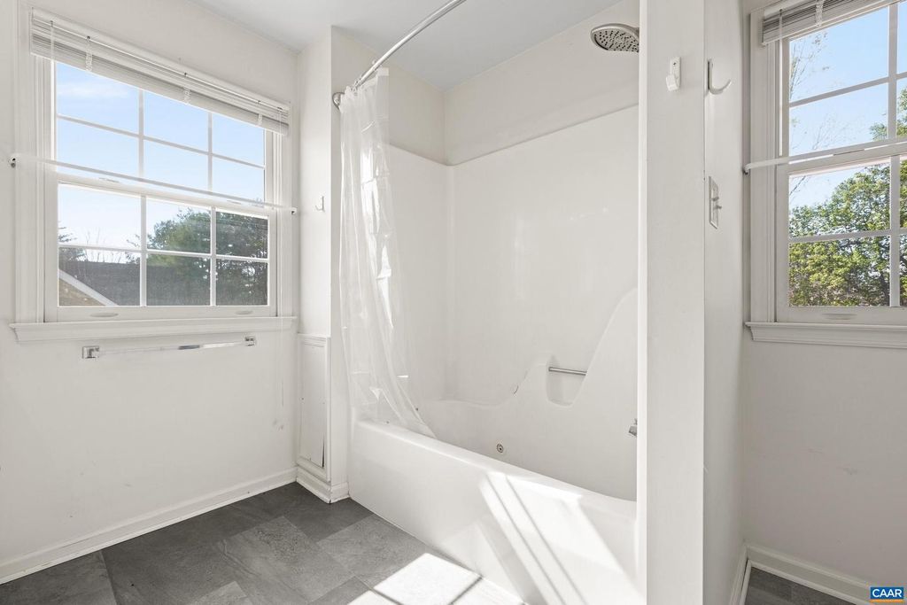 Image 39 of property listing at 1547 BROAD CROSSING RD, Charlottesville, VA 22911