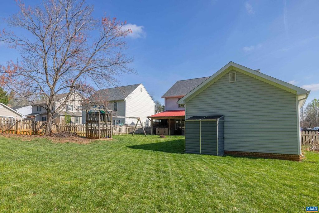 Image 6 of property listing at 1547 BROAD CROSSING RD, Charlottesville, VA 22911