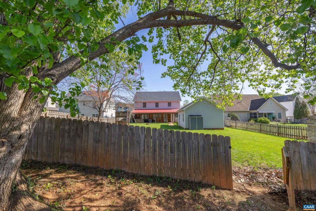 Image 7 of property listing at 1547 BROAD CROSSING RD, Charlottesville, VA 22911