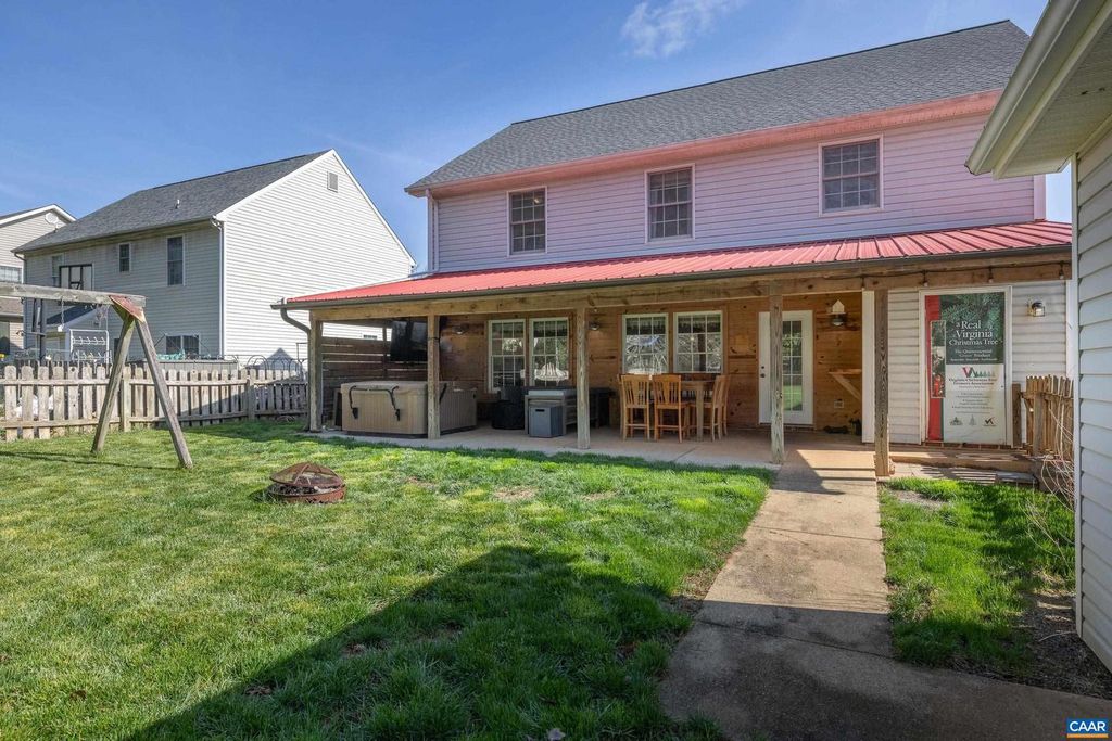 Image 9 of property listing at 1547 BROAD CROSSING RD, Charlottesville, VA 22911