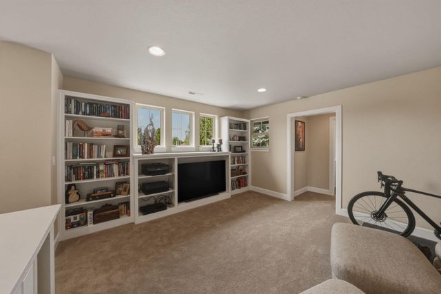 19288 Goose Creek Court, Bend, OR 97702
