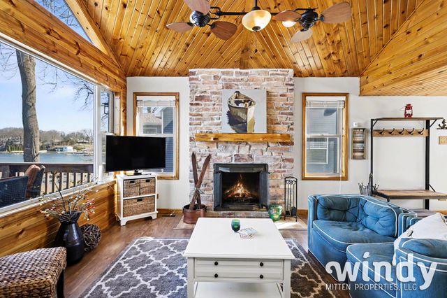 8207 Pokagon Road, Watervliet Twp, MI 49098