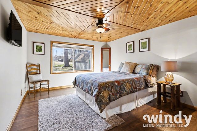 8207 Pokagon Road, Watervliet Twp, MI 49098