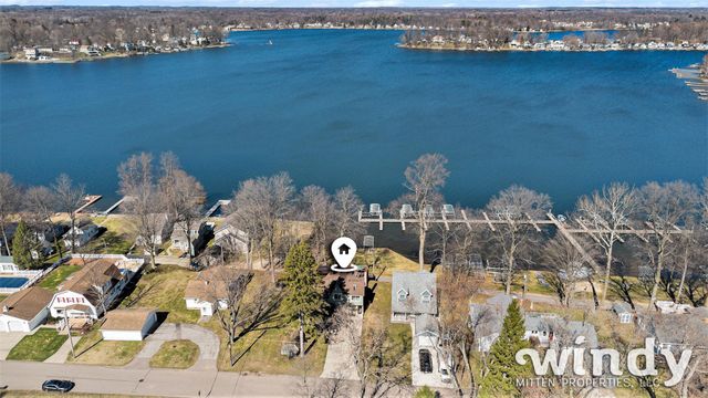 8207 Pokagon Road, Watervliet Twp, MI 49098