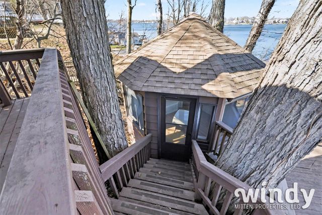 8207 Pokagon Road, Watervliet Twp, MI 49098