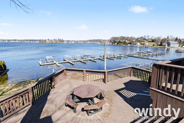 8207 Pokagon Road, Watervliet Twp, MI 49098