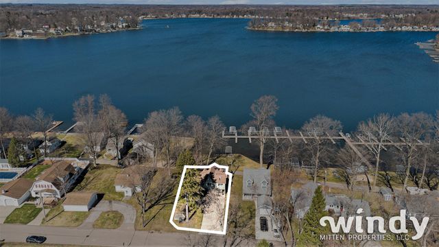 8207 Pokagon Road, Watervliet Twp, MI 49098