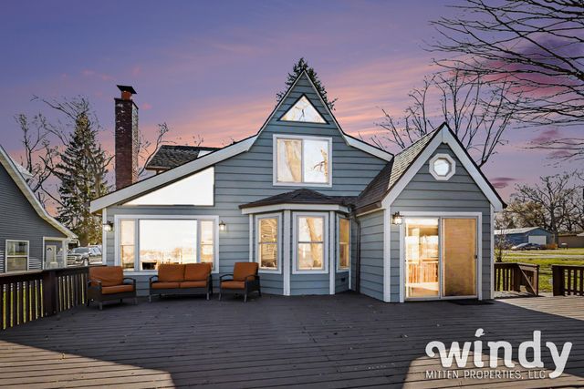 8207 Pokagon Road, Watervliet Twp, MI 49098