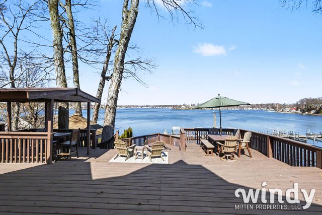 8207 Pokagon Road, Watervliet Twp, MI 49098