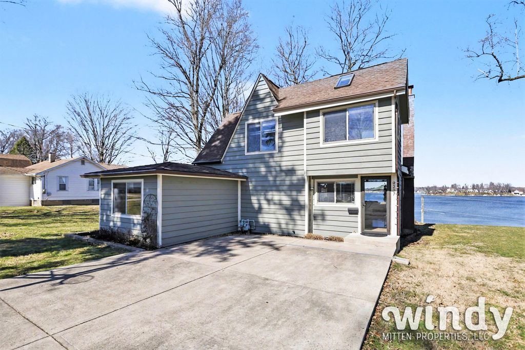 8207 Pokagon Road, Watervliet Twp, MI 49098