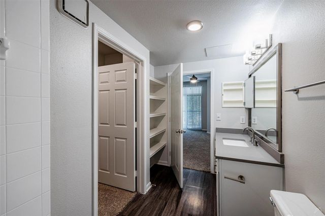 12215 Hunters Chase DR N-4201N, Austin, TX 78729