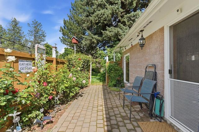 5204 E Granite Point Dr, Spokane, WA 99212
