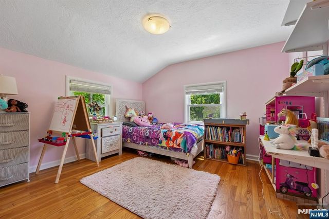 21 Howard Place, Waldwick, NJ 07463