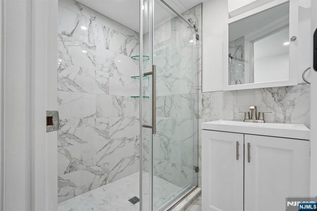 21 Howard Place, Waldwick, NJ 07463