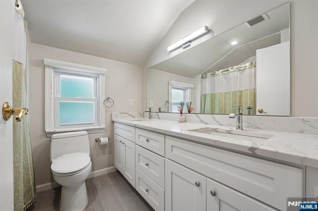 21 Howard Place, Waldwick, NJ 07463
