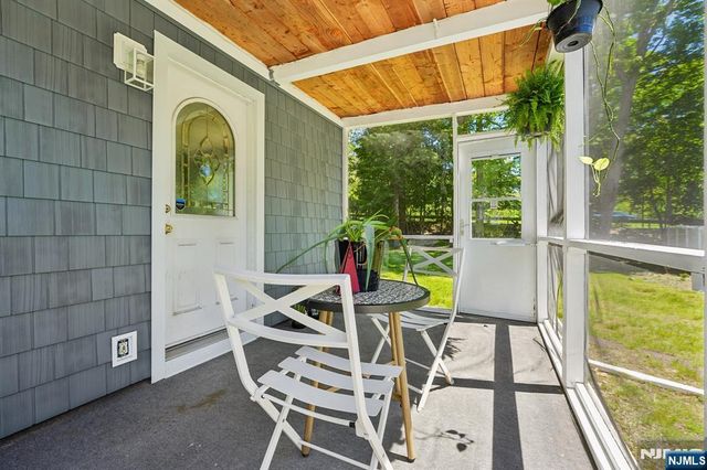 21 Howard Place, Waldwick, NJ 07463