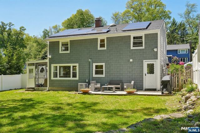 21 Howard Place, Waldwick, NJ 07463