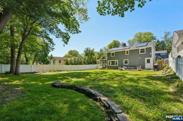 21 Howard Place, Waldwick, NJ 07463