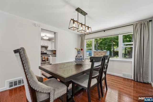 21 Howard Place, Waldwick, NJ 07463