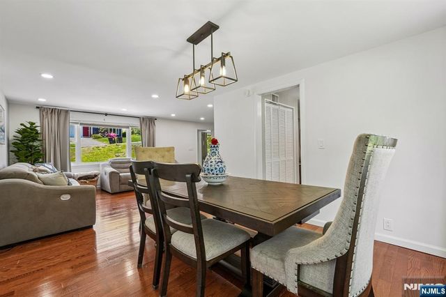 21 Howard Place, Waldwick, NJ 07463