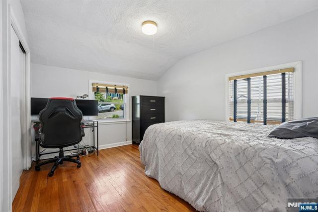 21 Howard Place, Waldwick, NJ 07463