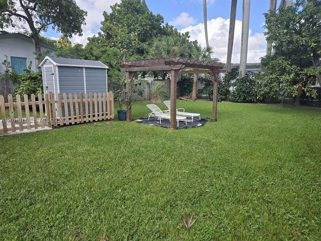 115 SE 2nd St 2, Dania Beach, FL 33004