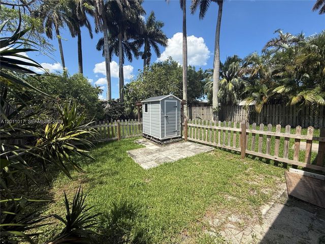 115 SE 2nd St 2, Dania Beach, FL 33004
