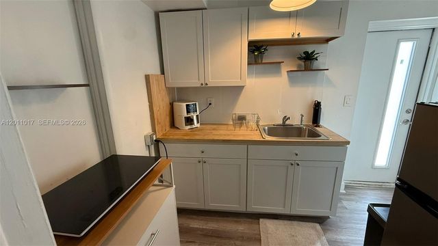 115 SE 2nd St 2, Dania Beach, FL 33004