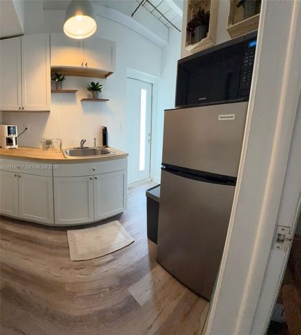115 SE 2nd St 2, Dania Beach, FL 33004