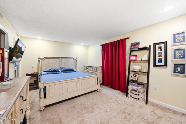 208 Coralwood Drive, Kingsport, TN 37663