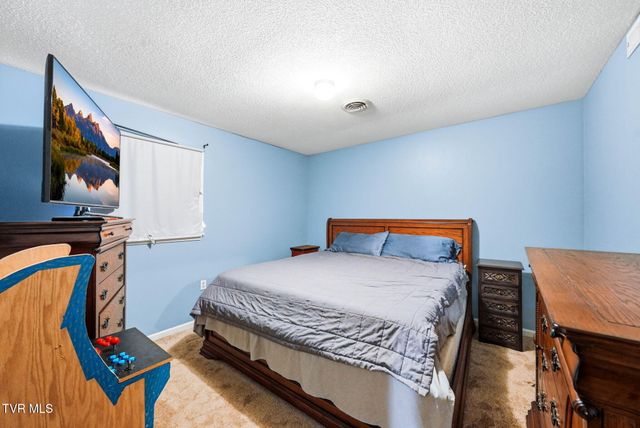 208 Coralwood Drive, Kingsport, TN 37663