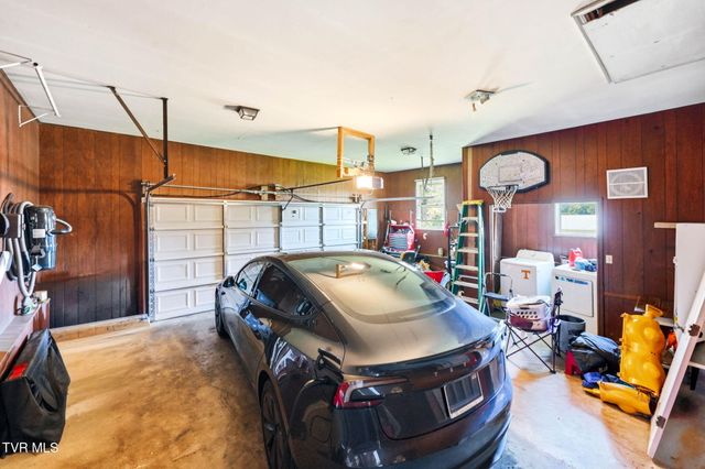 208 Coralwood Drive, Kingsport, TN 37663