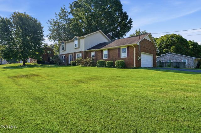 208 Coralwood Drive, Kingsport, TN 37663