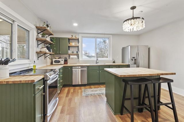 403 W Capitol DRIVE, Hartland, WI 53029